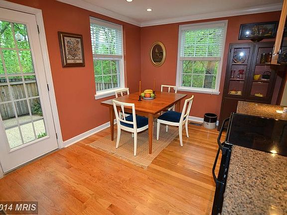 3rd image of 2823 S Abingdon St #B