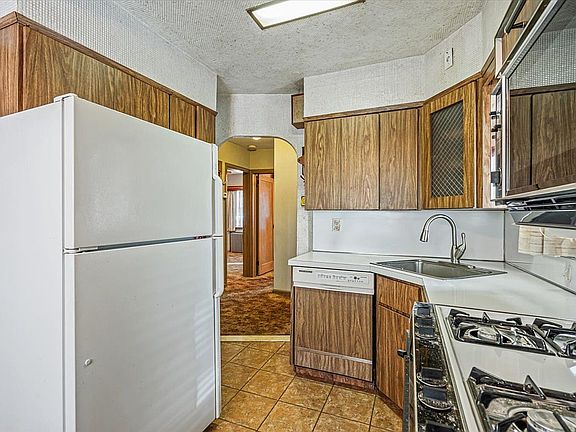 4th image of 81-58 251st St