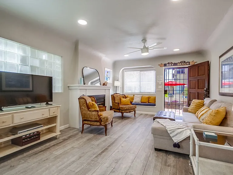 824 Island Ct #1 — Photo 14