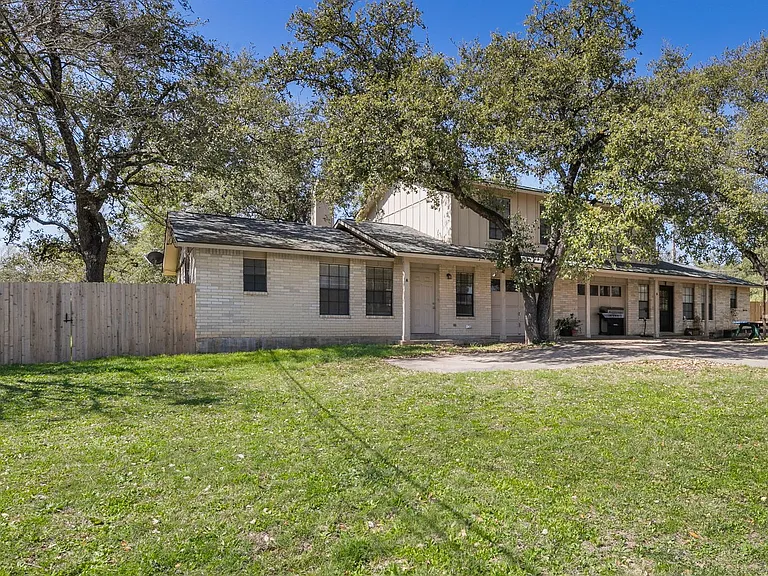 3802 Foust Trl — Photo 2
