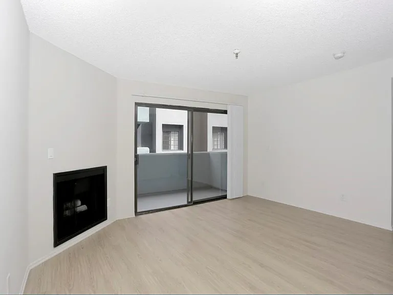 Hollywood Terrace — Photo 8