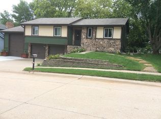 12135 Parker Cir, Omaha, NE 68154
