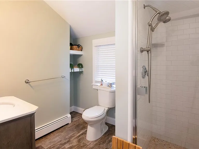 391 Aquidneck Ave — Photo 8