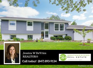 585 Aztec Dr, Carol Stream, IL 60188