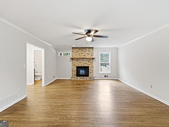 3rd image of 3298 Brackenridge Trl NW