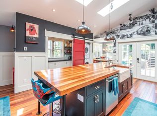 337 NE 54th St #A, Seattle, WA 98105