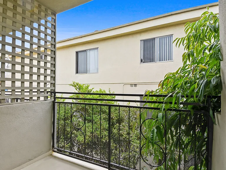 1550 Saltair Ave, prime West LA location! — Photo 10