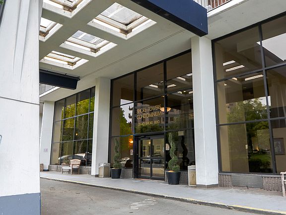3rd image of 25-40 Shore Blvd #6C1