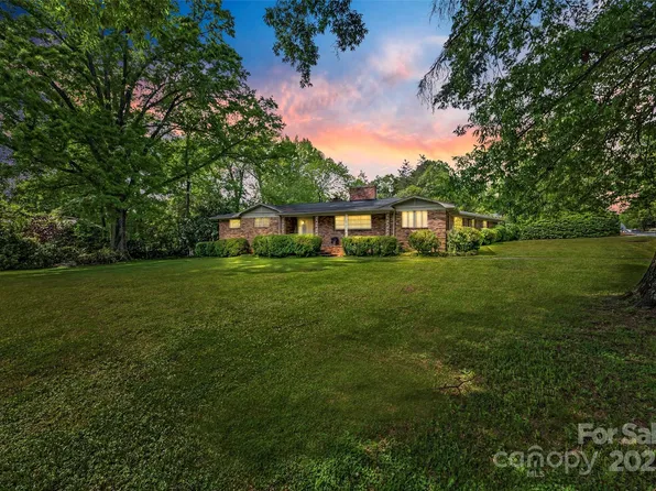 3330 Foxcroft Rd, Charlotte, NC 28211