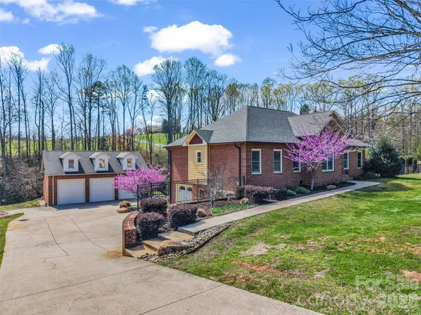 148 Fairway Dr, Forest City, NC 28043