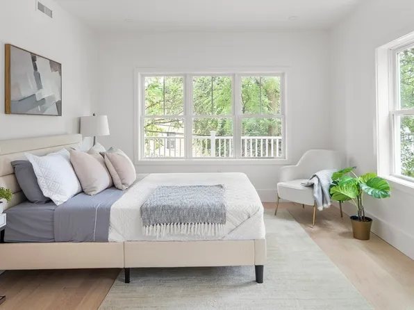 12-14 Edwin St #1, Brookline, MA 02445