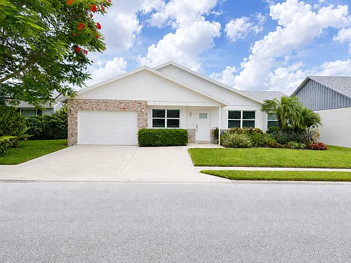 135 Stillwater Cir Photo 1