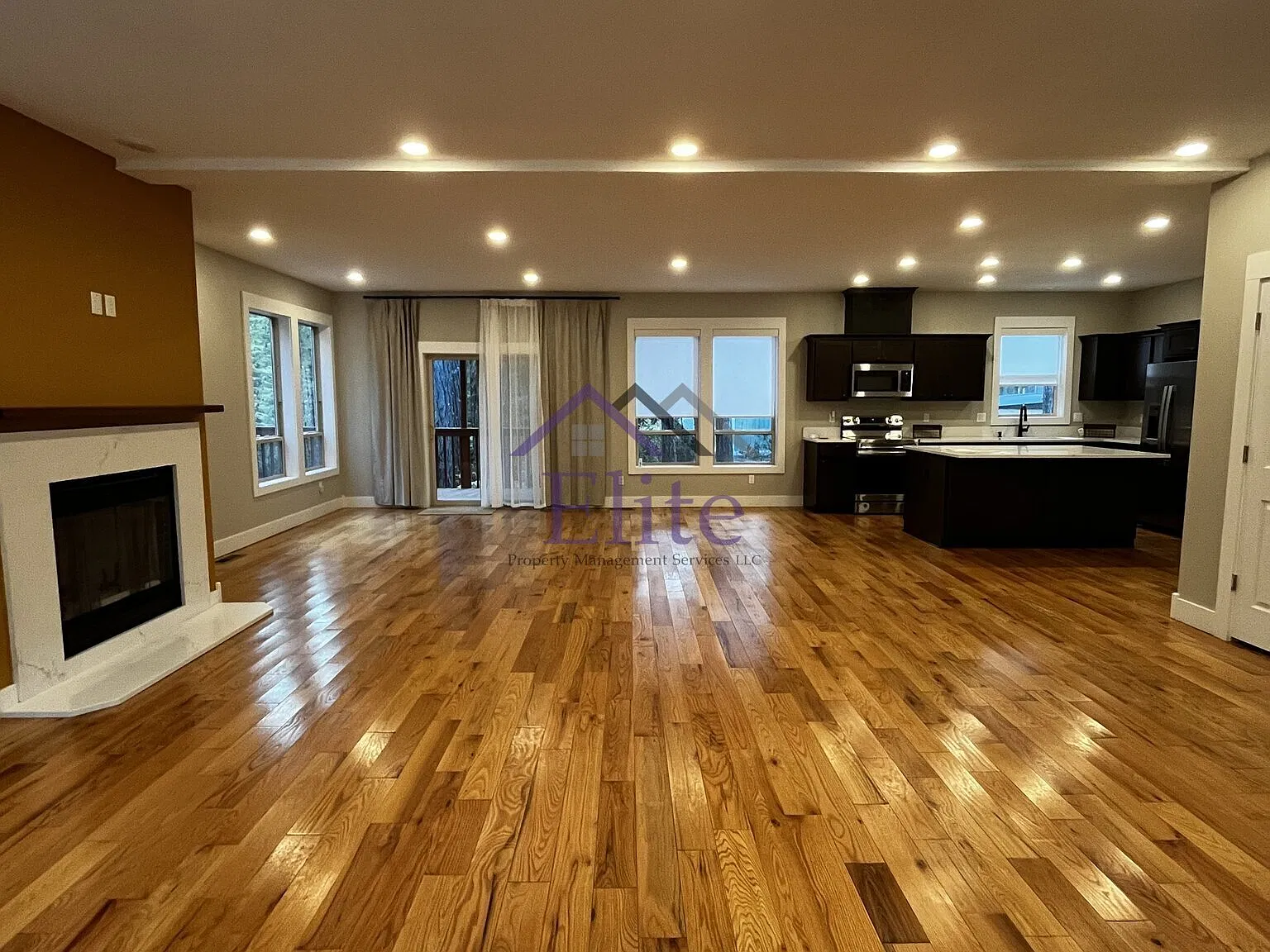 2 bed, 2.5 bath, 2176 sqft, $2,600 — Photo 4