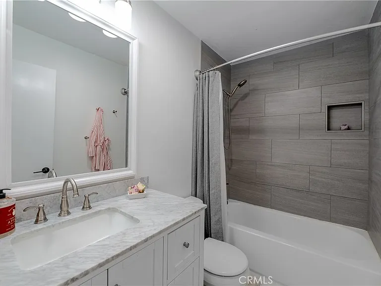 21500 Califa St — Photo 21