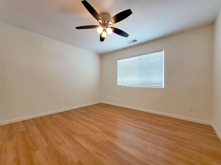 12550 Laurel St — Photo 33