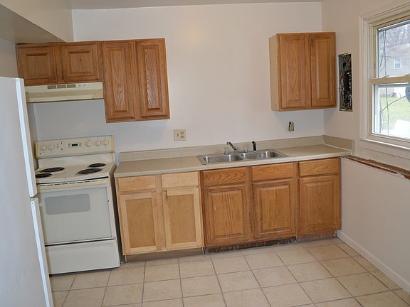 3rd image of 693 Valerie Ln