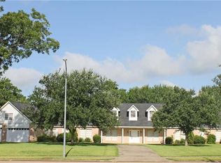 321 Timbercreek Dr, Lake Jackson, TX 77566