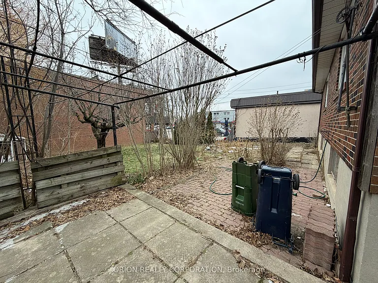 3 Romar Cres — Photo 35