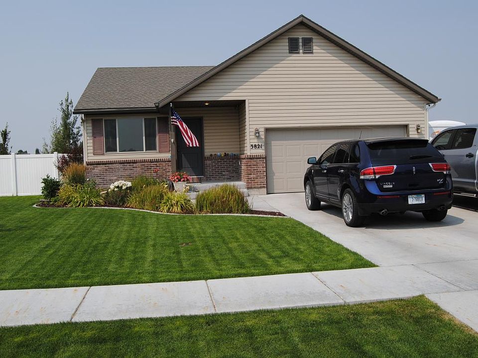 1st image of 3821 E Pearce Dr