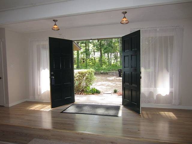 1st image of 121 Ferndale Dr