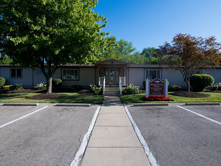 Willowbrook Place — Photo 4