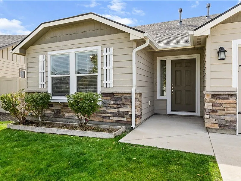 3 bed, 1409 sqft, $2,295 — Photo 3