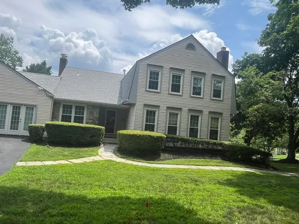 7416 Royal Dominion Dr, Bethesda, MD 20817