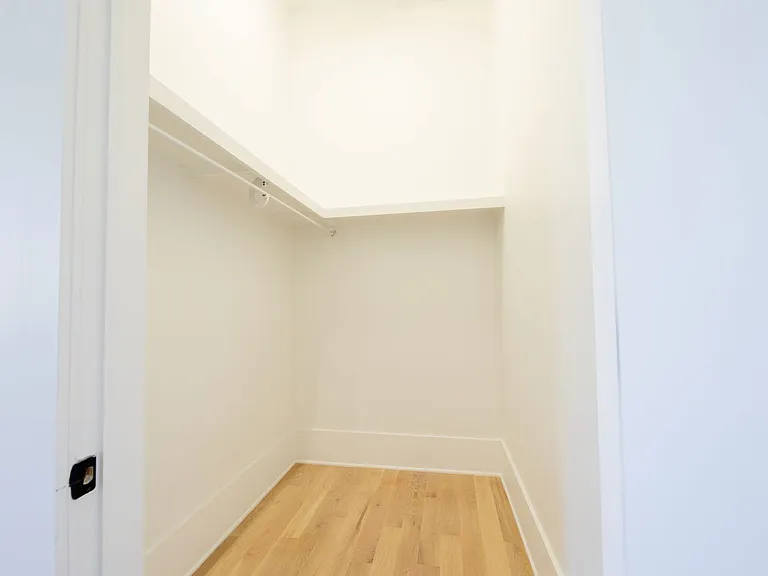 582 Mulberry St — Photo 24