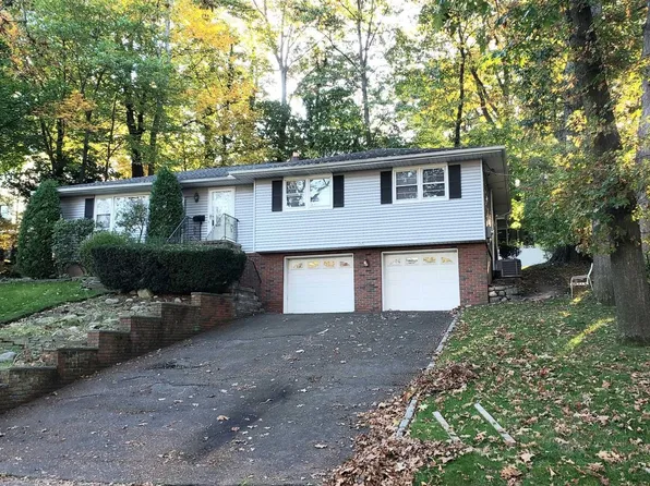 296 Haywood Dr, Paramus, NJ 07652