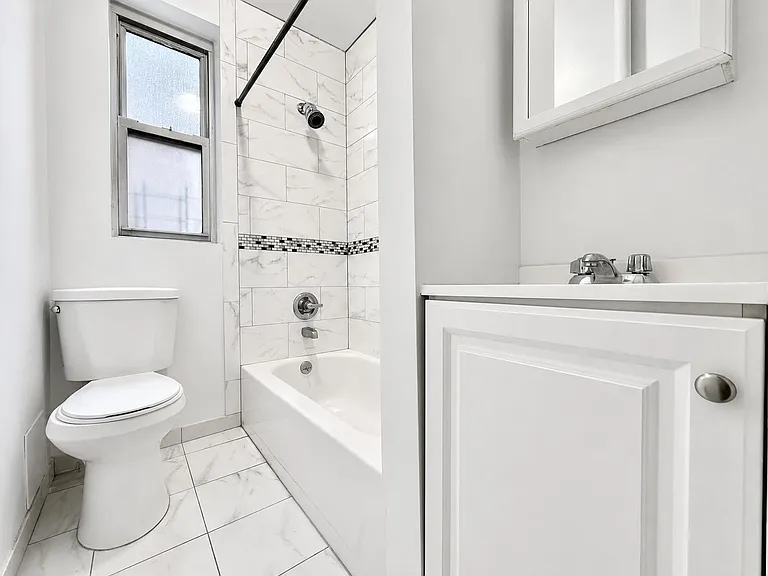 401 E 68th St #2E — Photo 10
