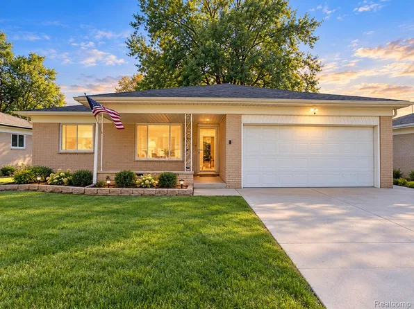 1635 Castleton Dr, Troy, MI 48083