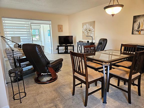4th image of 2546 Dudley Drive E #B
