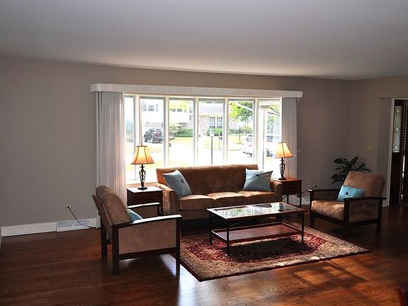 4th image of 1319 N Peachtree Ln