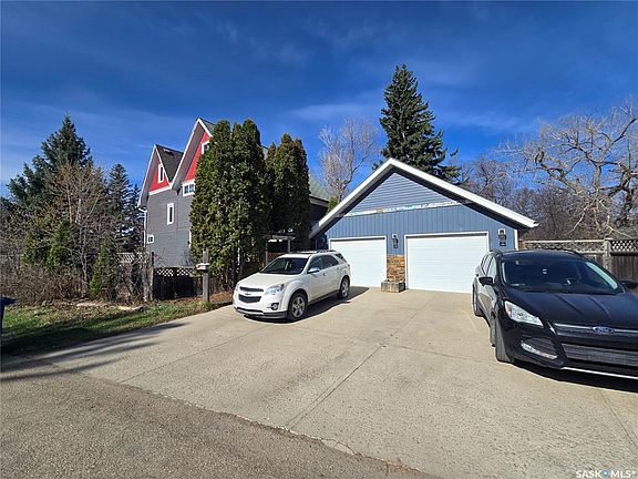 2nd image of 717 Coteau AVENUE