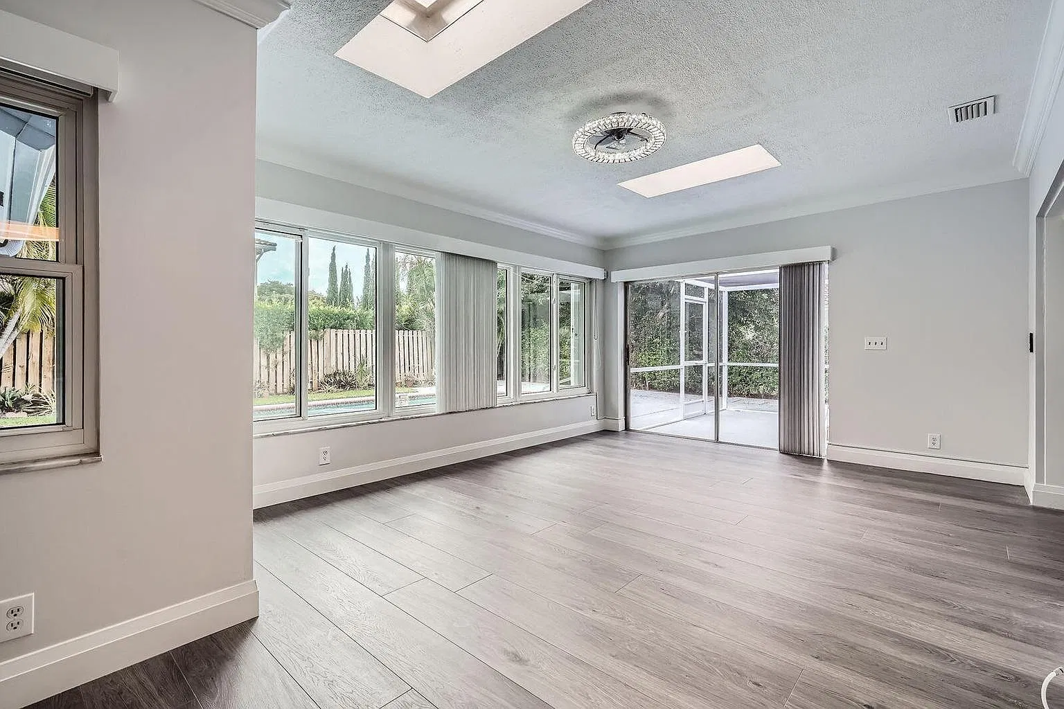 4 bed, 2.0 bath, 2035 sqft, $5,950 — Photo 4