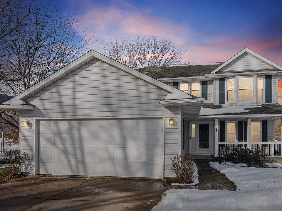 1st image of 53 Rose Ct W