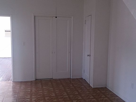 4th image of 701 11th St APT 1