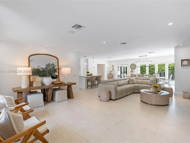 735 Benevento Ave — Photo 3