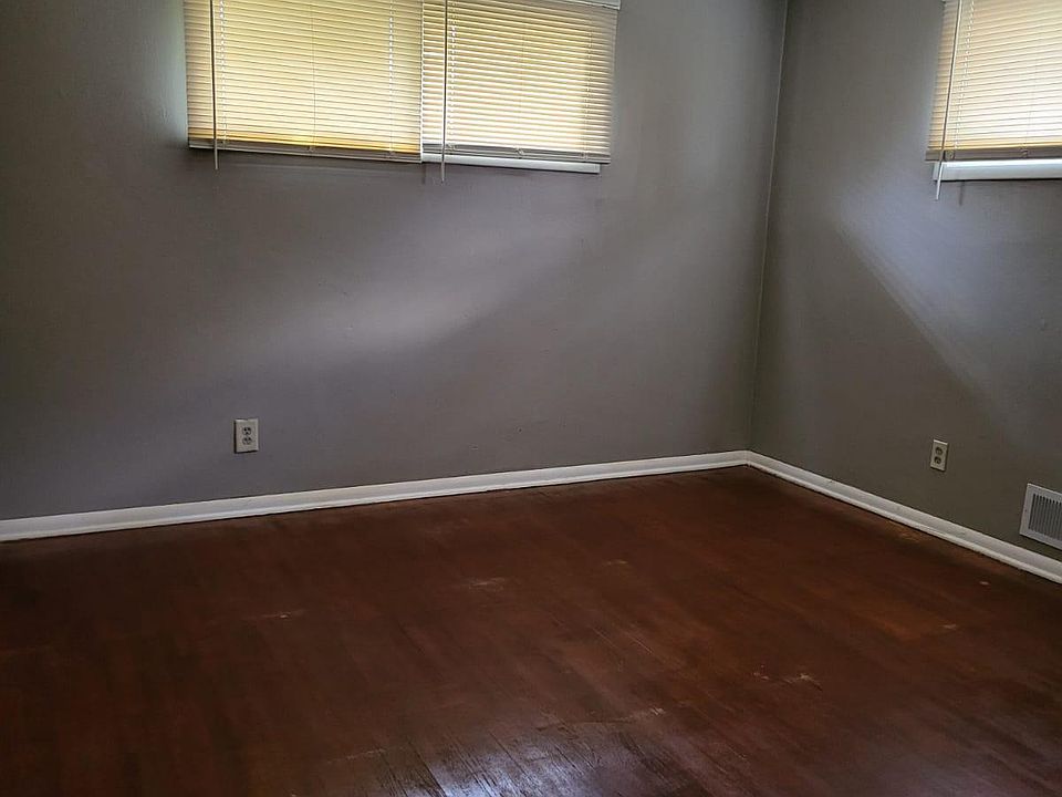 Hardwood up stair bedrooms