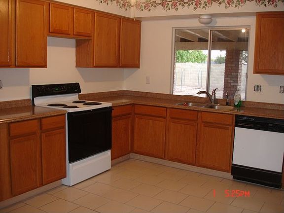 5th image of 5621 W Greenbriar Dr