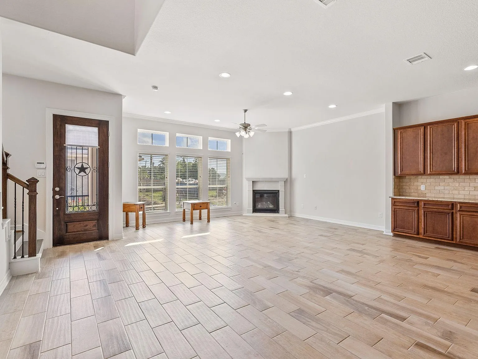 3 bed, 3.5 bath, 3178 sqft, $3,200 — Photo 3