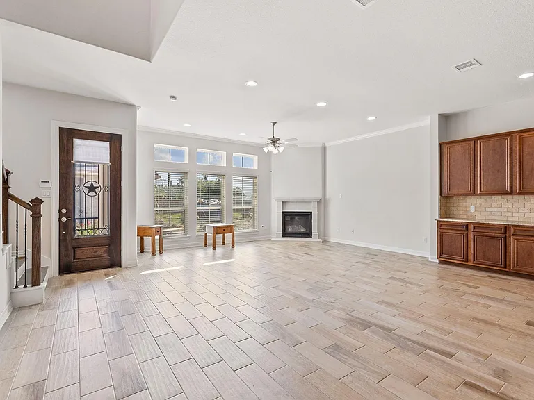 14 W Oaks Dr — Photo 3
