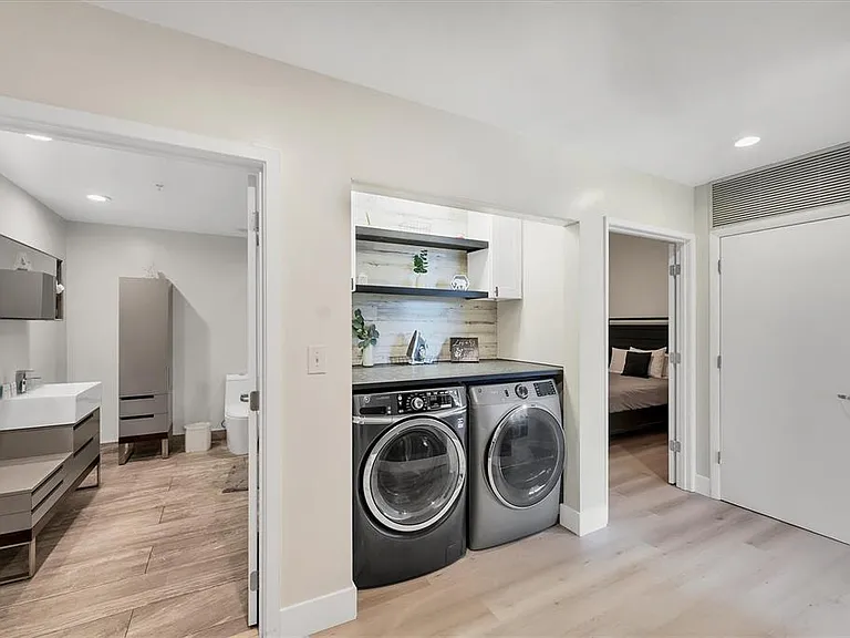 525 E Jackson St #302 — Photo 34