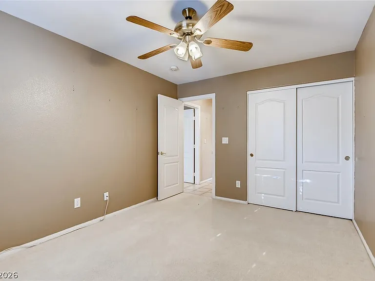 1048 Royal Skyline St — Photo 19