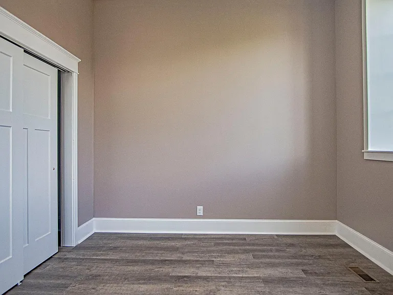 151 E Eagle St — Photo 12