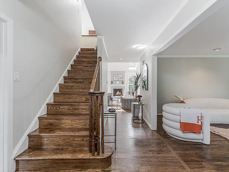 8424 Holly Leaf Dr — Photo 3