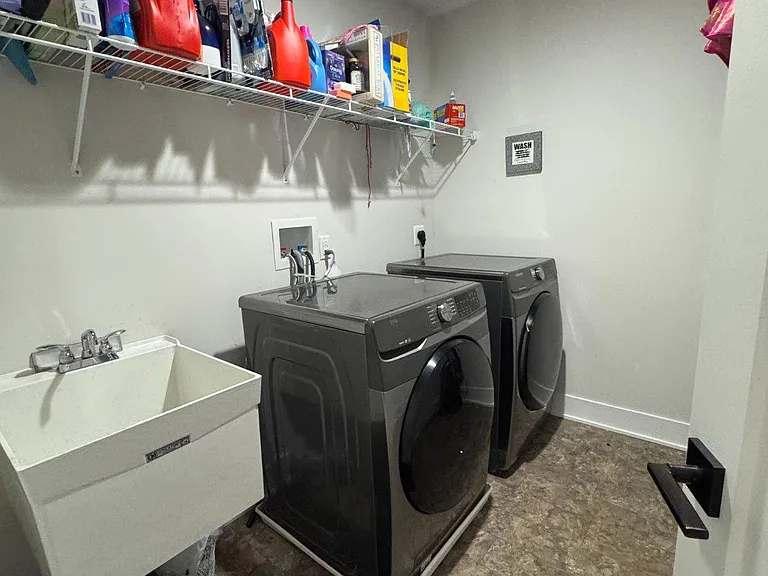 213 Catalpa Ln — Photo 16