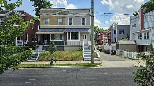618 Tewkesbury Pl NW — Photo 1