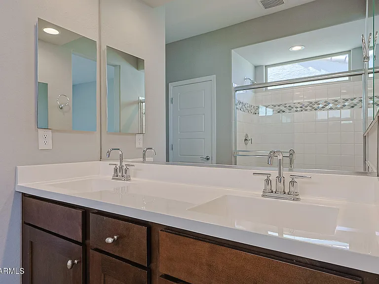9018 W San Miguel Ave — Photo 9
