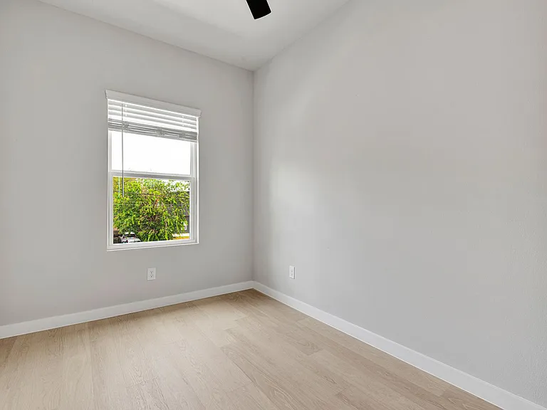 521 Dakota St — Photo 25